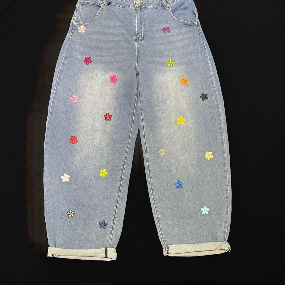 Barrel Vigoss Blue Jeans with Multicolor Floral Embroidery